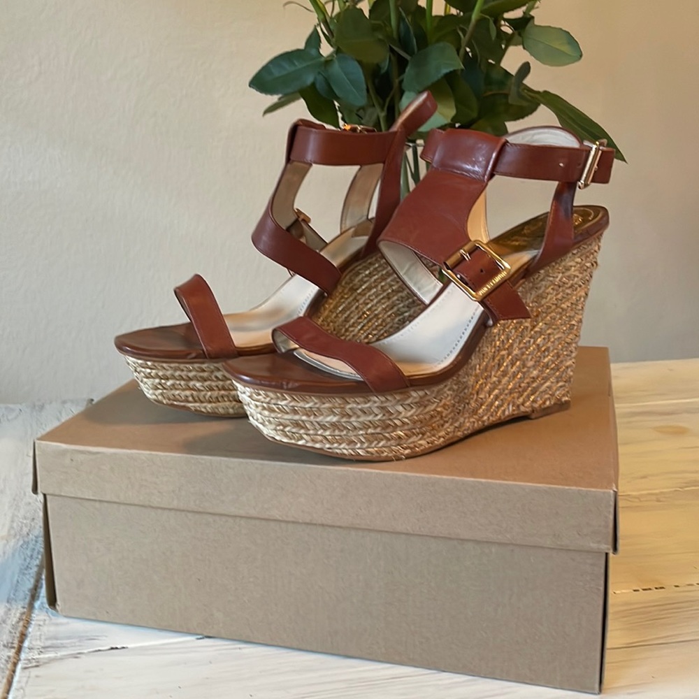 🌺Vince Camuto Plataform wedge sandals Size 9.5